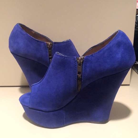 Blue suede wedges! - Picture 4 of 4